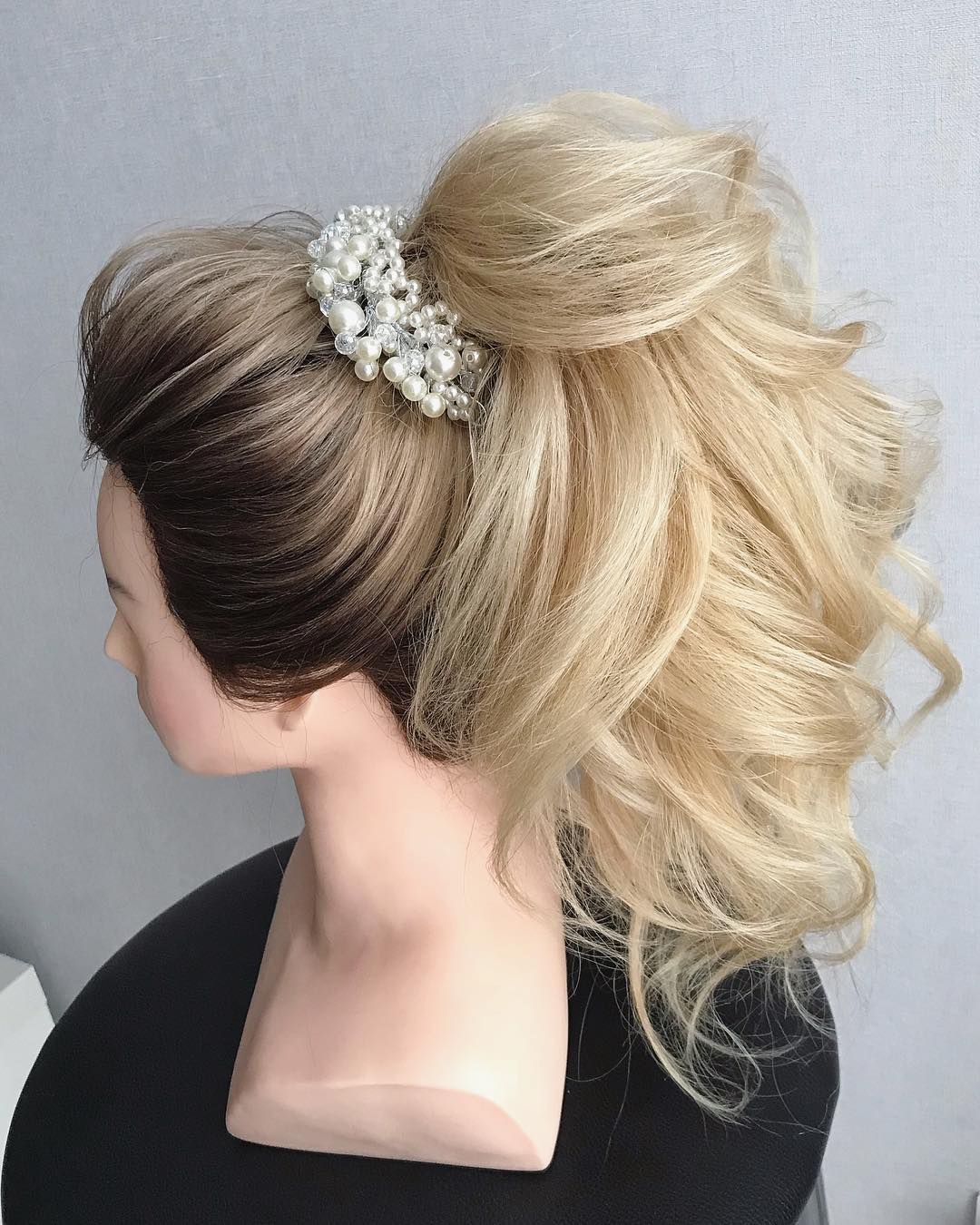 What do you think of this airy ponytail? ? Thanks to @georgiykot for the online training and @kotmatelda ? #hairstyle #texturedponytail
