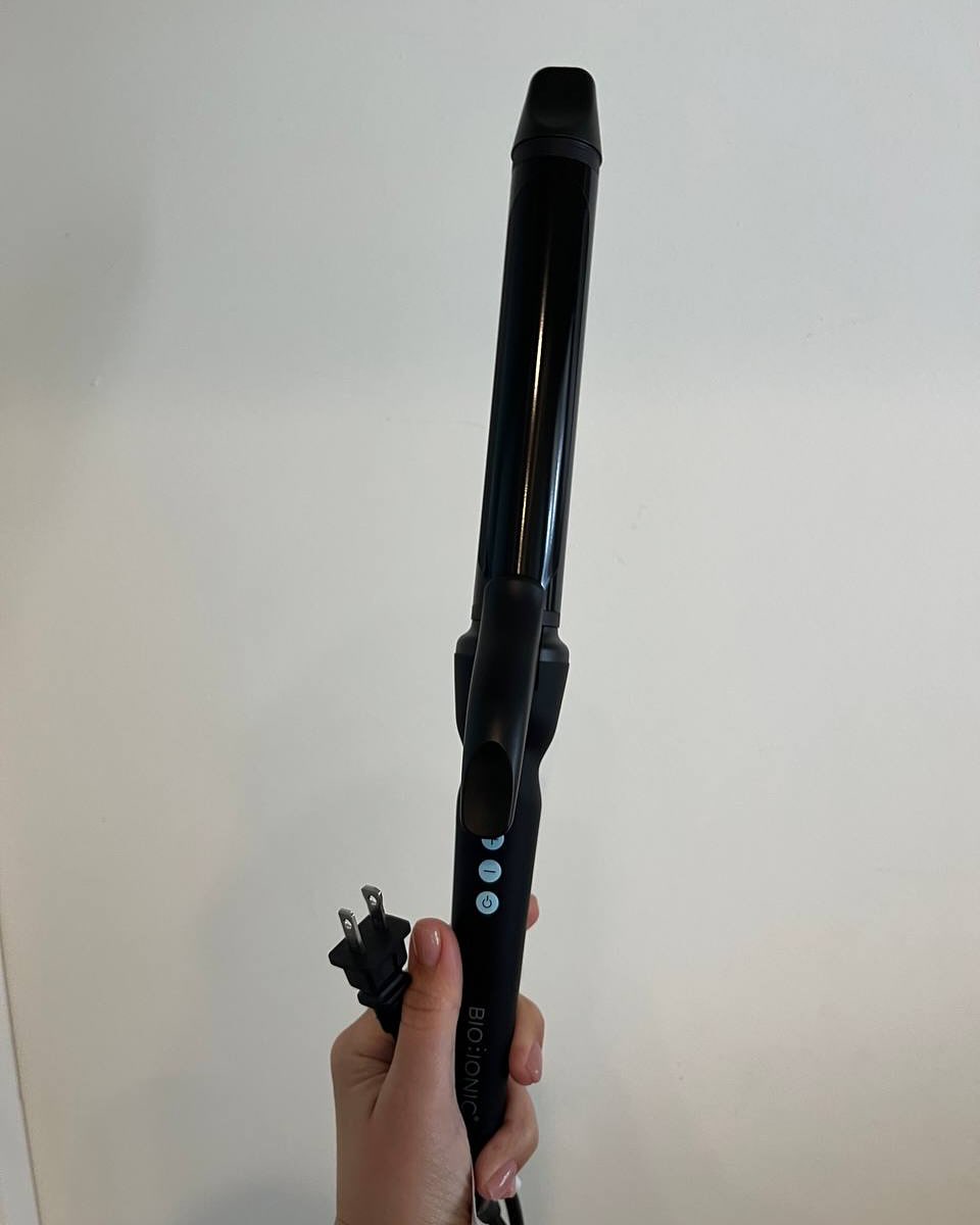 Testing new iron Bioionic 1,25” (32mm). Soft natural waves and adjustable temperature? @influenster #complimentary @bioionic #BioIonic #BioIonichair #YourCurlYourWay #hairstyle #hairstylesandiego #sandiegohairstylist